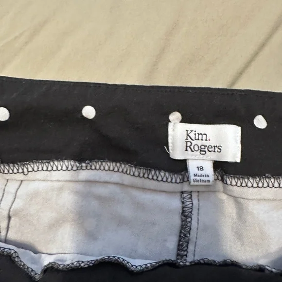 Kim Rogers Black Polka Dot Skort | Size 18 | Stretchy | Built-In Shorts - Picture 7 of 7